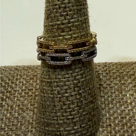 Beautiful 14k White Gold Diamond Chain Link Ring - Picture 9 of 10